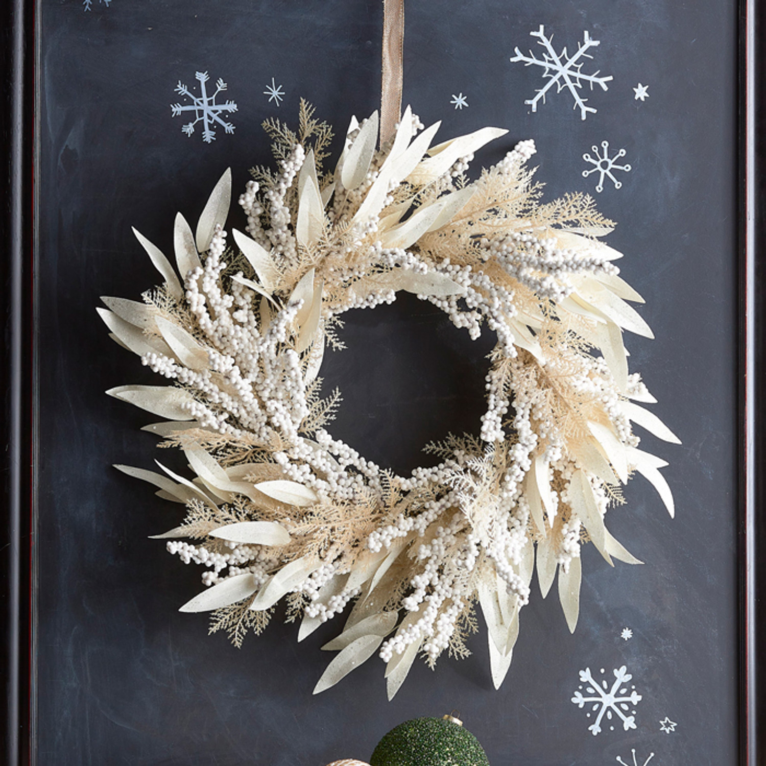 Regency Wreath Snowy Boxwood 24 in