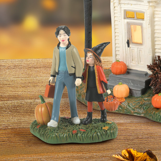 Department 56 Hocus Pocus Village Max & Dani Trick or Treat Figure
