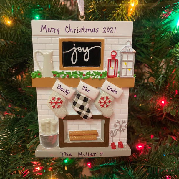 medias para repisa de chimenea de 5" Familia de 3 adornos navideños personalizados OR2030-3 -2