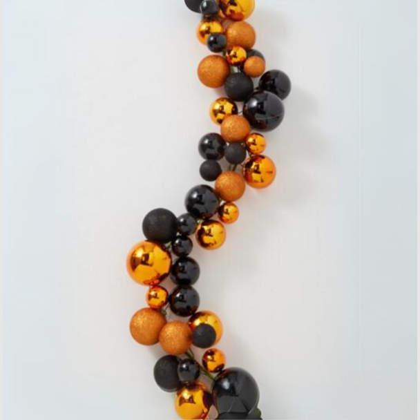 Guirnalda de bolas de Halloween negra y naranja Raz de 4' G4332727