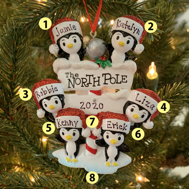 Família de pinguins de 6 pessoas no Pólo Norte Enfeite de Natal personalizado OR1739-6 -2