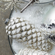 Raz 5,75" ornamento natalizio in vetro pigna glitterato bianco 4322818