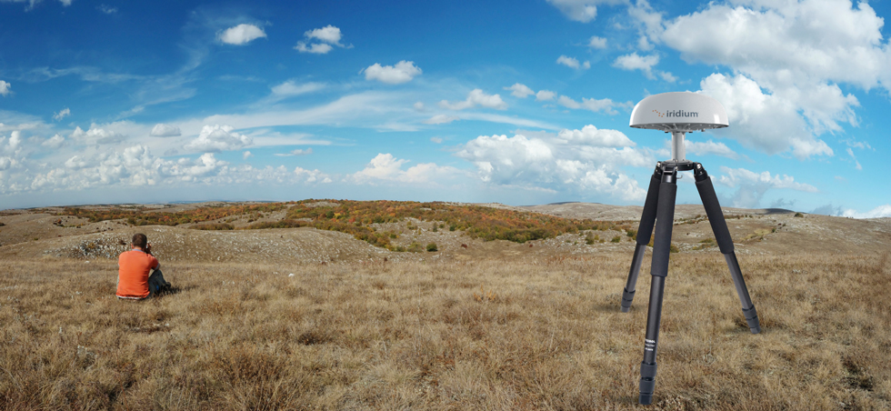 iridium-pilot-landstation-terminal-in-a-tripod2.jpg