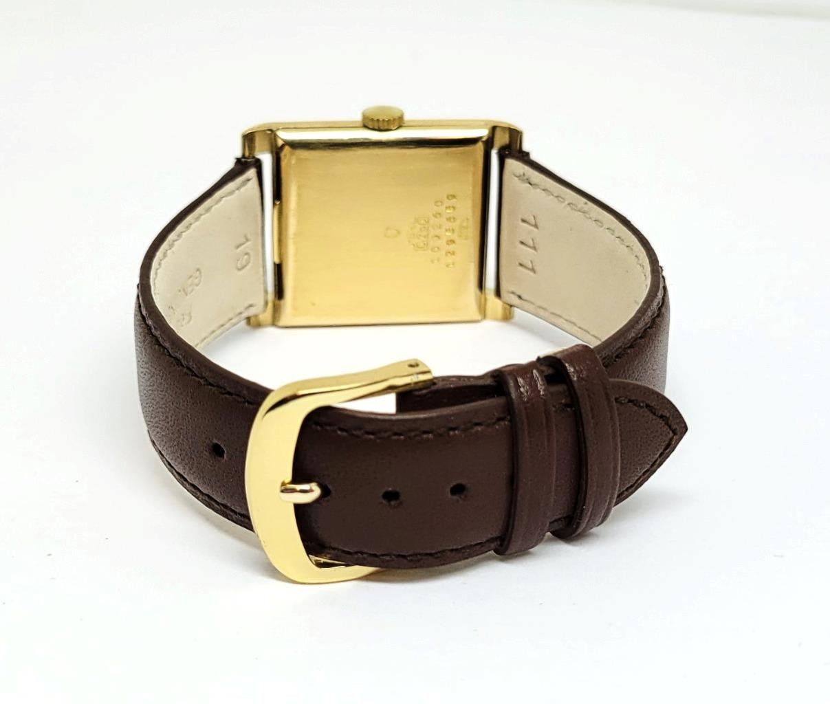 Vintage 18k UNIVERSAL GENEVE Men's 17 Jewels Winding Watch 109260
