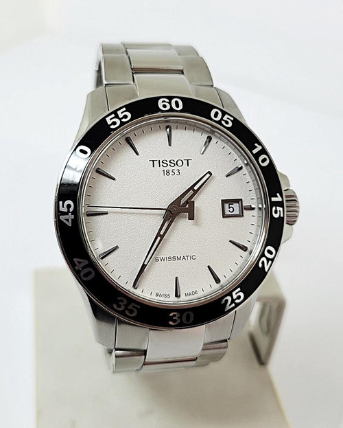 Mens S/Steel TISSOT V8 SWISSMATIC T106407A Watch in Excellent Condition