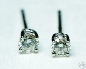 0.15 CT DIAMOND STUD EARRINGS in W/ GOLD G / SI-1