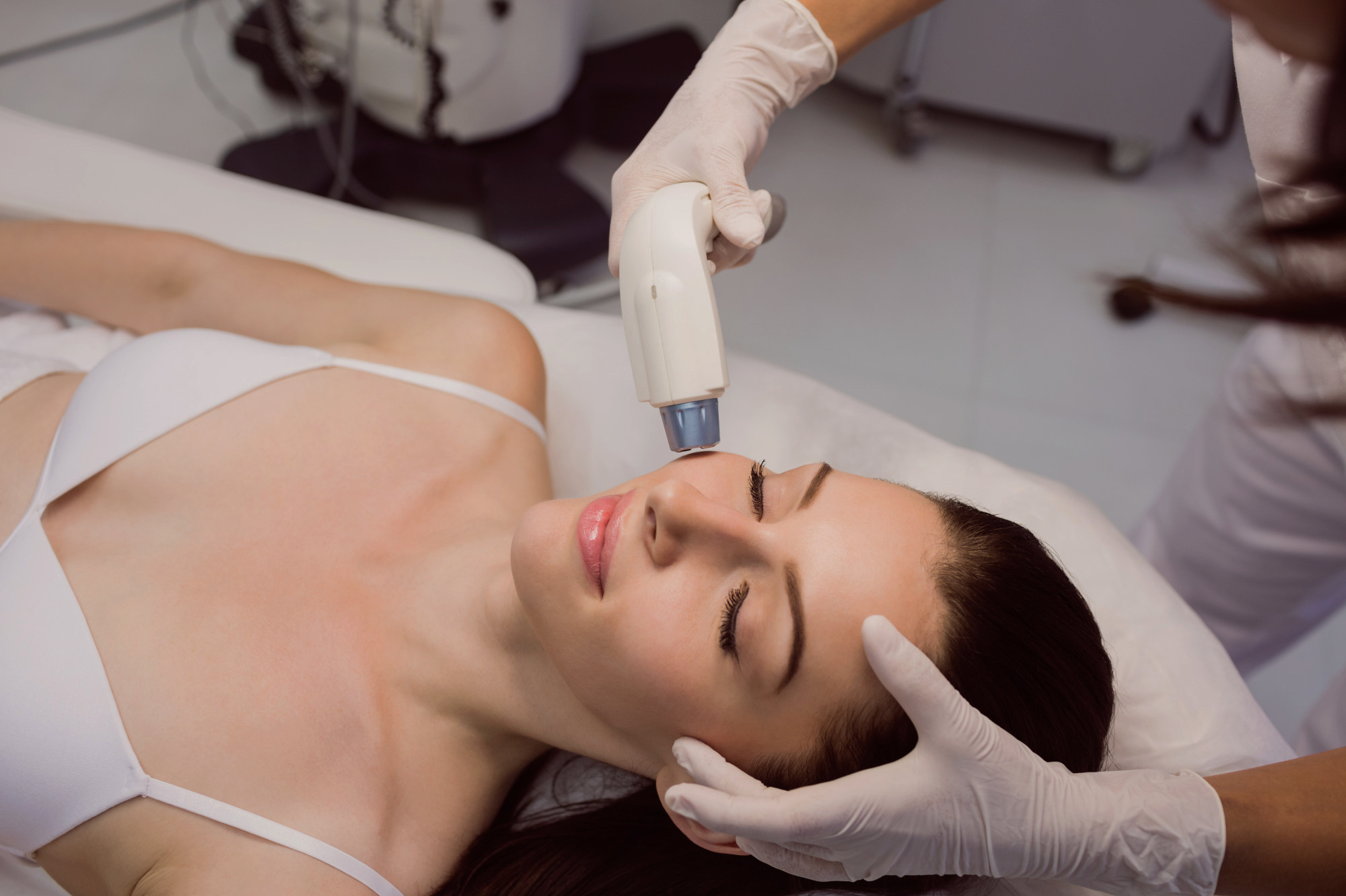 Análisis de la piel con Microcaya en Farmacia Manzano, en Collado Villalba, Madrid