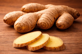 Ginger root for spicy essential oils