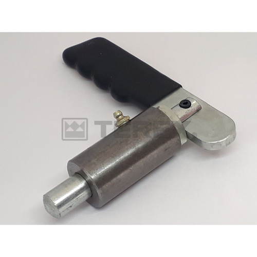 CHUTE PIVOT DOOR RELEASE