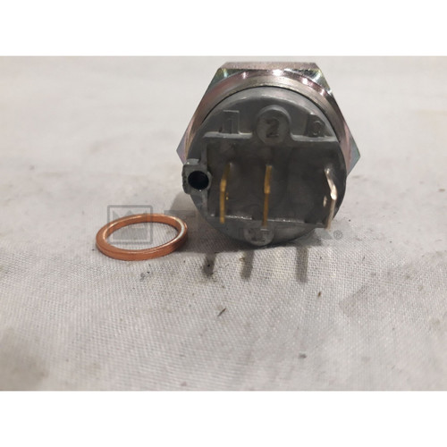 SWITCH, PRESSURE, ENGINE OIL, DEUTZ 1012 W/C