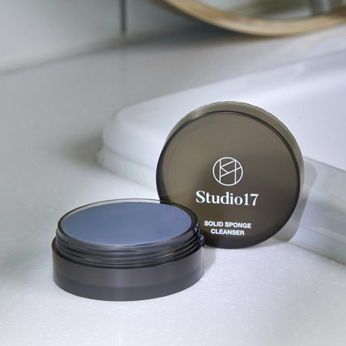 STUDIO17 Brush & Puff Cleanser