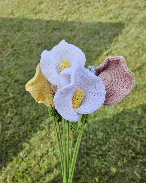 White Pink and Yellow Crochet Calla Lily bouquet showing possible Bouqet and variations of color