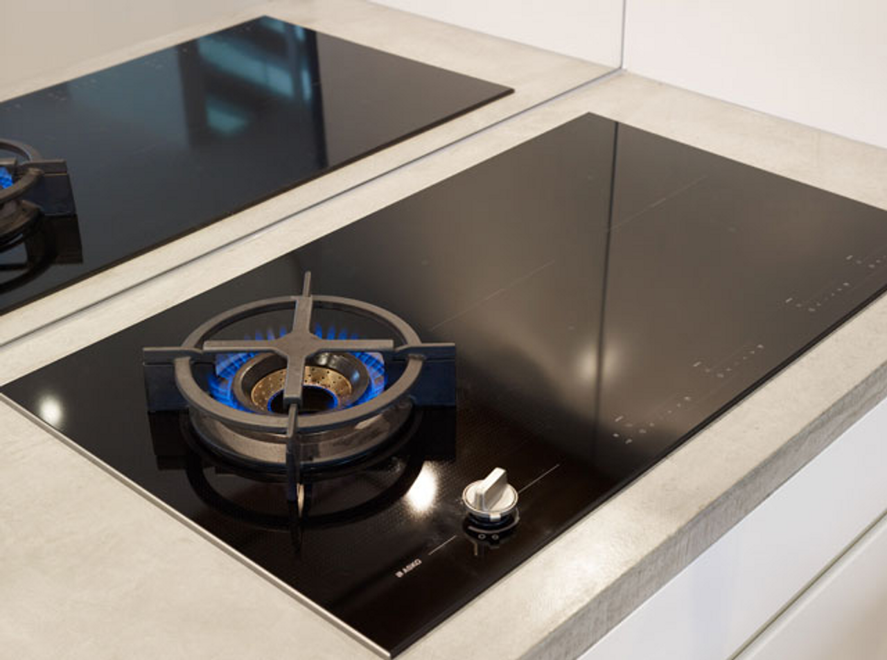 HIG1995AD 90cm Pro Series Duo 5 Zone Induction + Gas Cooktop Black Ceramic