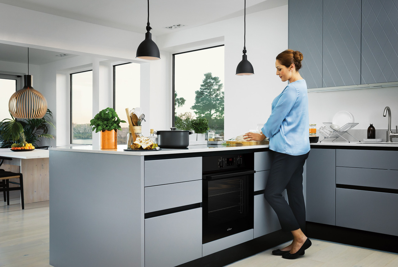 CVE614DB - 60cm Multifunction Oven - Black