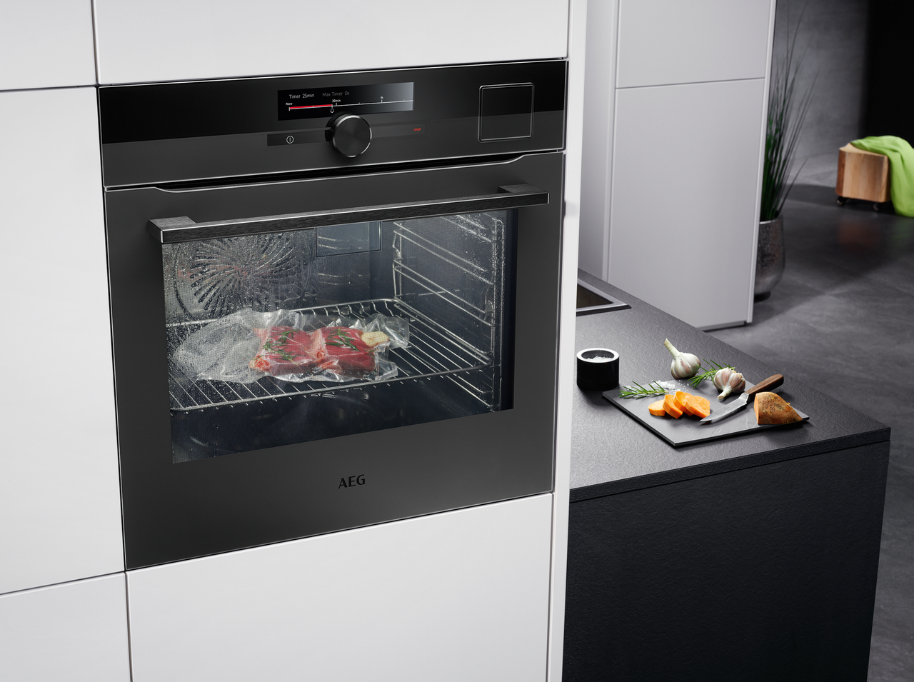 BSK99733PT - 60cm SteamCrisp Multifunction PyroLuxe Oven - Matte Black