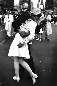 Times Square The Kiss on VJ Day Sailor Kissing Woman 1945 Photo Photograph Black White Celebration New York City NYC Cool Wall Decor Art Print Poster 24x36