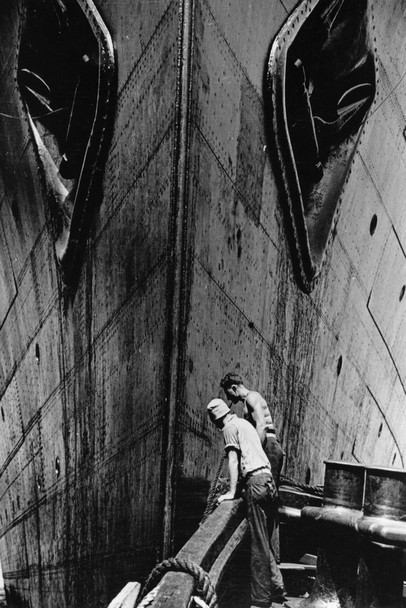 Workers Examining an Ocean Liners Bow Archival Photo Photograph Cool Wall Decor Art Print Poster 12x18