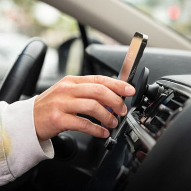 One-Handed Operation: Easily attach or detach your phone with just one hand.