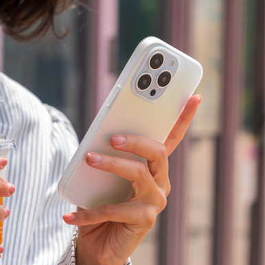 Milan Case | iPhone 14, Iridescent