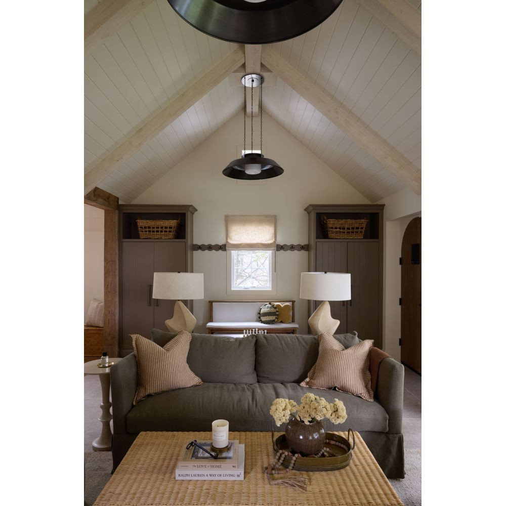 {"pim_id":"154_woodrow_8832_db_huntly_ptl3727_brzcib_design_kate_marker_photo_margaret_rajic__v1_1k","sku":"154_PTL3727-BRZ/CIB","media_type":"media"}