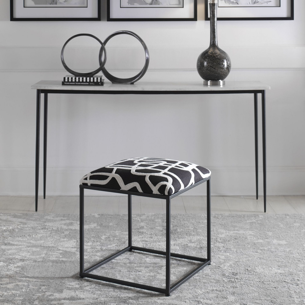 {"pim_id":"208_furn_3836_23690_b_new_2k","sku":"208_23690","media_type":"media"}