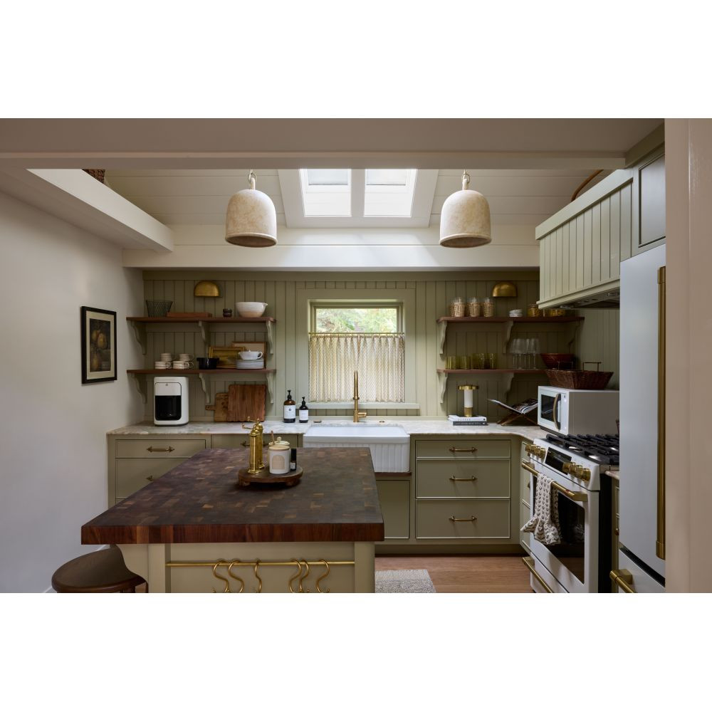 {"pim_id":"116_relic_f2712_pbrcre_sefton_l7621_agb_diggs_1505_agb_design_kate_marker_photo_margaret_rajic_v1_1k","sku":"116_L7621-AGB","media_type":"media"}