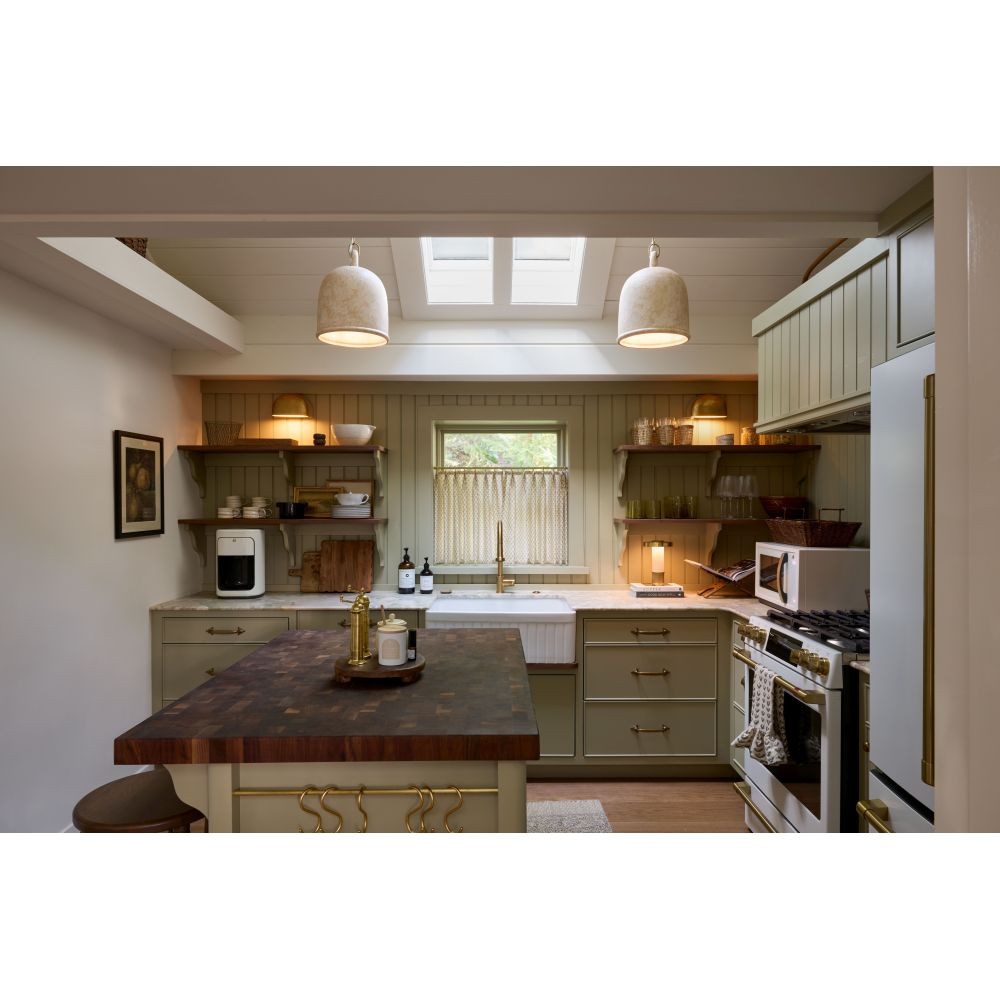 {"pim_id":"154_relic_f2712_pbrcre_sefton_l7621_agb_diggs_1505_agb_design_kate_marker_photo_margaret_rajic_2__v1_1k","sku":"154_F2712-PBR/CRE","media_type":"media"}