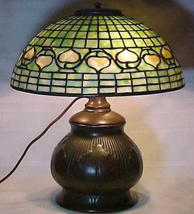 Original Tiffany Acorn W/Tobacco Leaf Table Lamp by Meyda Tiffany - 129286