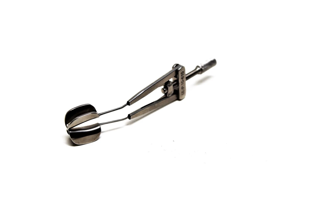 Lieberman Speculum Solid Blade 14mm (Adjustable) - accuspire