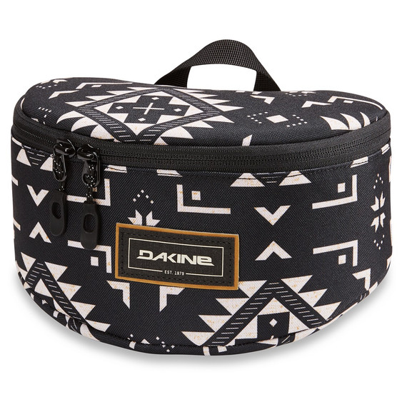 https://d3d71ba2asa5oz.cloudfront.net/12016985/images/2019-dakine-silverton-onyx-goggle-stash-1000.jpg