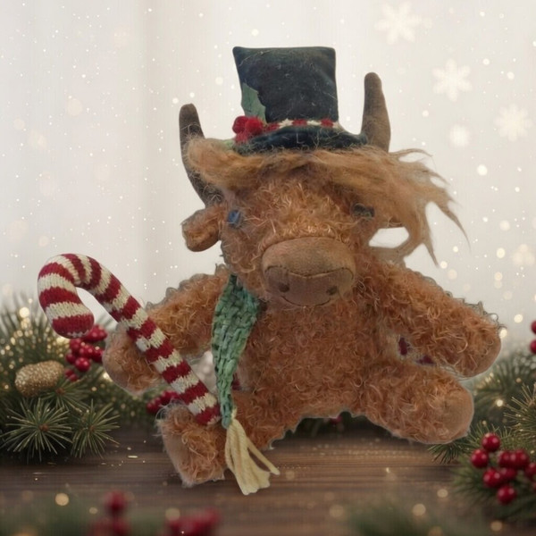Plush Highland Cow w/Candy