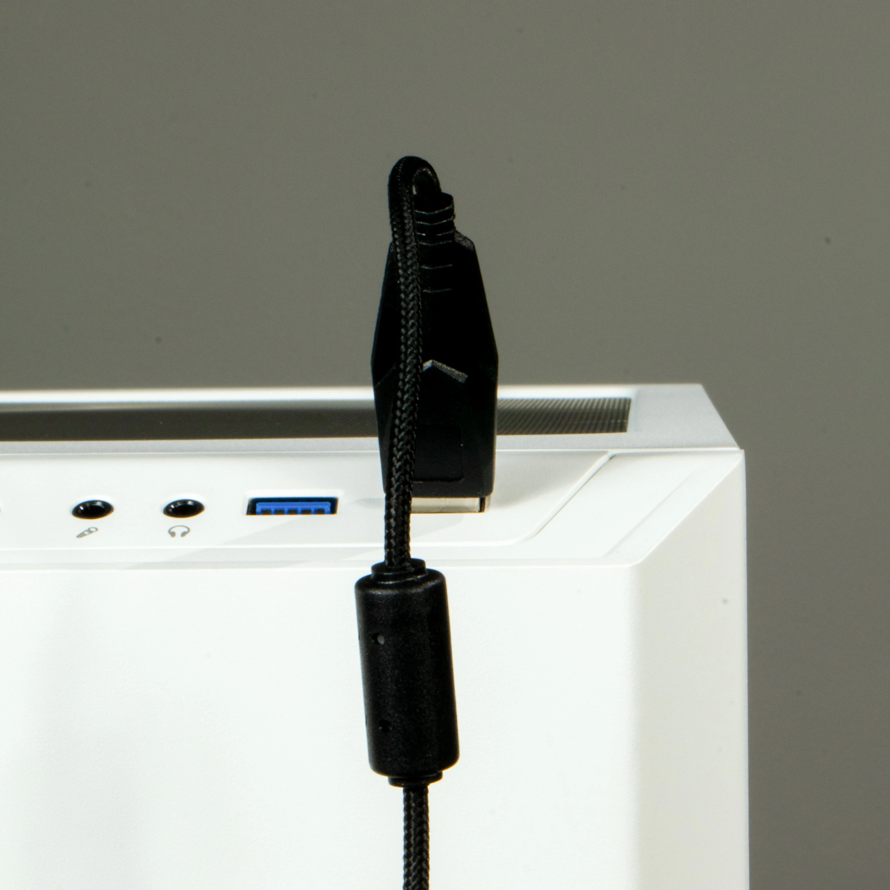 Periphio Castle Front USB 3.2 Port