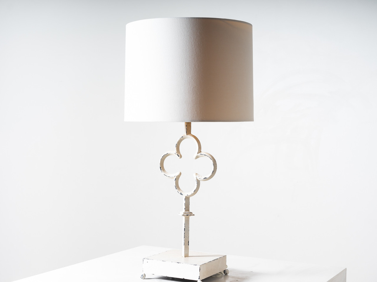 quatrefoil table lamp