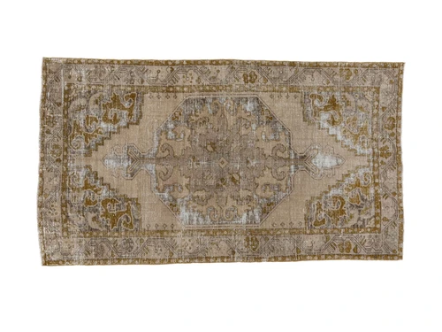 VINTAGE OUSHAK RUG  4'4" x 7'5"