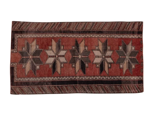 VINTAGE OUSHAK RUG 2'10" x 5'6"