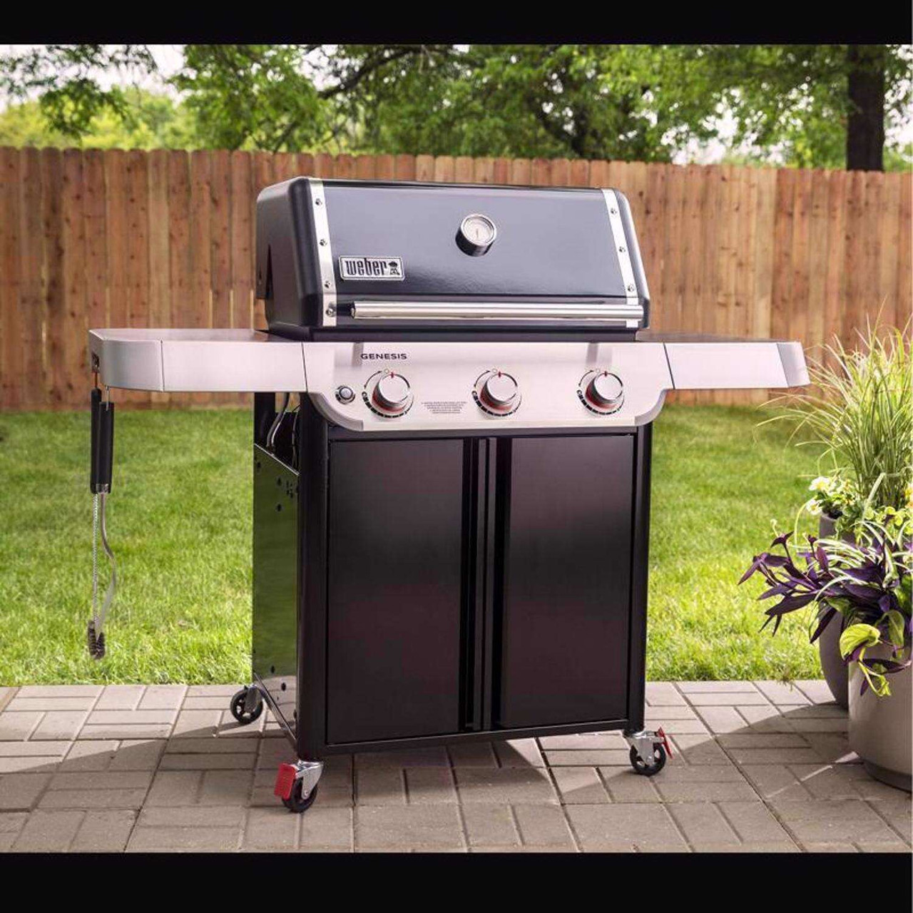 Genesis E-315 Grill Black Propane