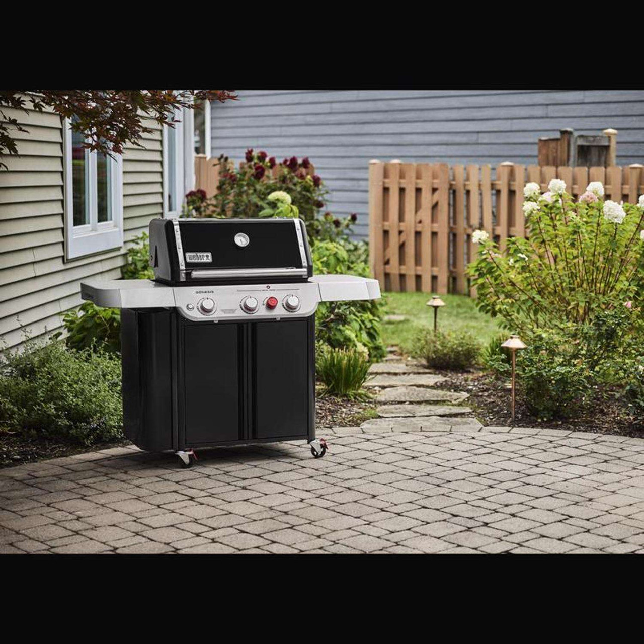 Genesis E-330 Grill Propane Black