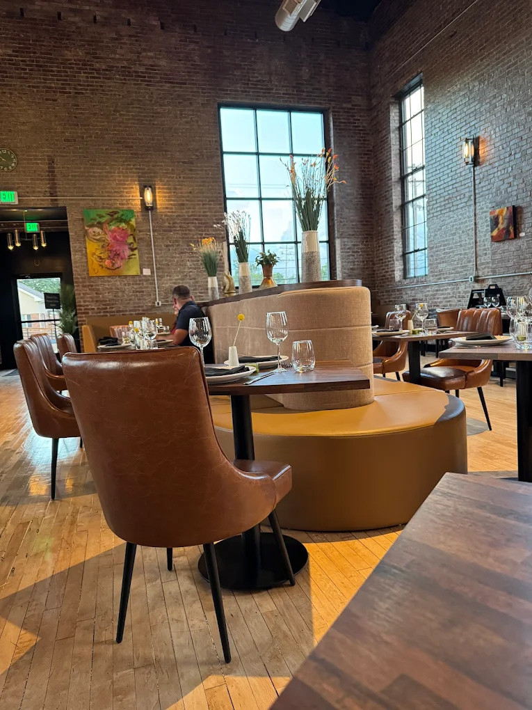 How Custom Commercial Furniture Impacts Hospitality Spaces Today