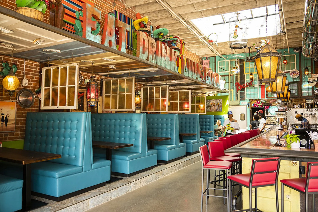 How to Replace Restaurant Furniture Without Disrupting Operations