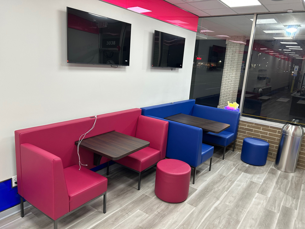 Modern 4-Seater All-in-One Booth Seating with Integrated Table and Privacy Wall - Gunmetal Frame - Optional Power Outlet Modern 4-Seater All-in-One Booth Seating with Integrated Table and Privacy Wall - Gunmetal Frame - Optional Power Outlet