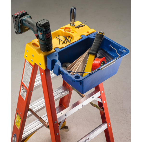 Werner 6200 Series Fiberglass Stepladder | 300 lb Rated Werner 6200 Series Fiberglass Stepladder | 300 lb Rated