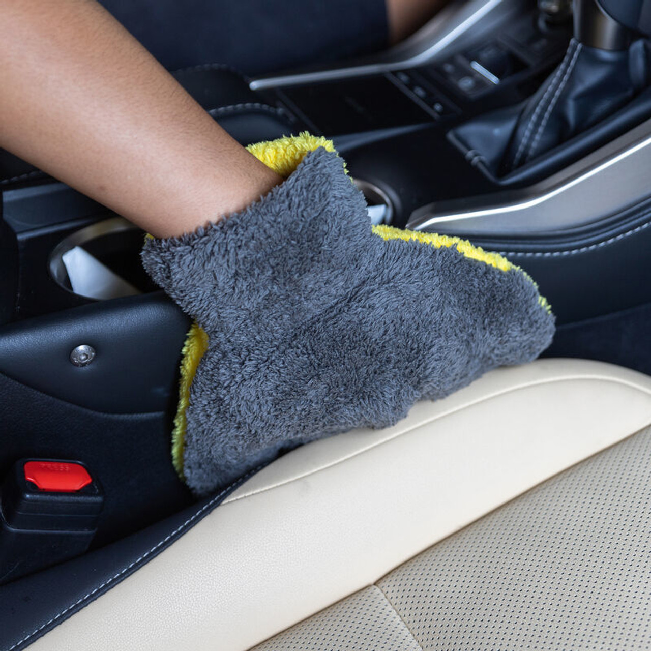 NEW PRODUCT! How To Scratch-Free Wash! The Stranger Helpful Handy Mitt -  Chemical Guys 