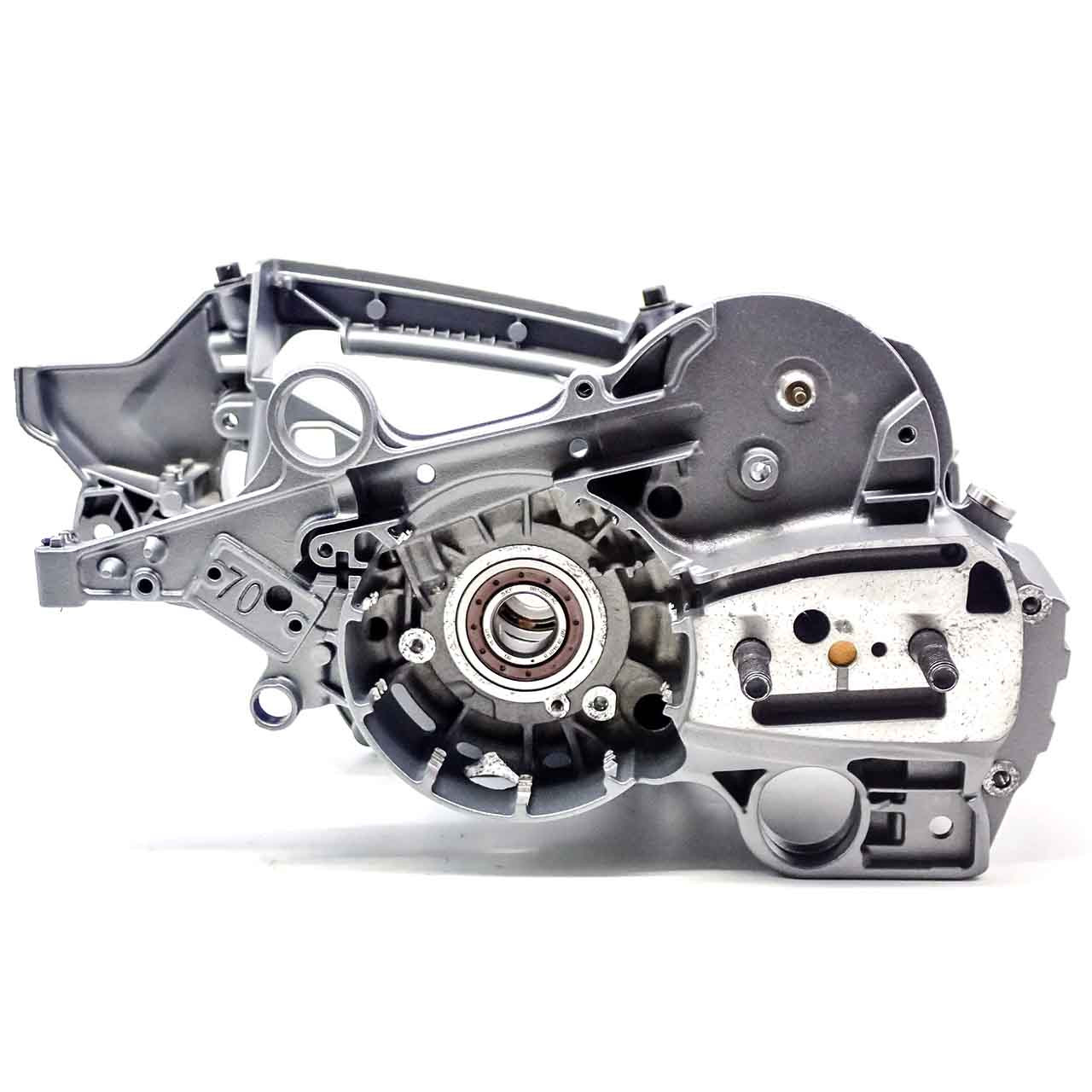 ゆき　756539 Husqvarna 590195605 - Crankcase Assembly H572 Met Rh - Genuine Part