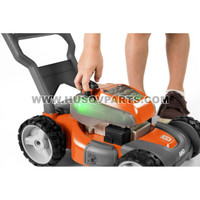 HUSQVARNA Hus Toy Lawn Mower Hu800awd 589289601 Image 3