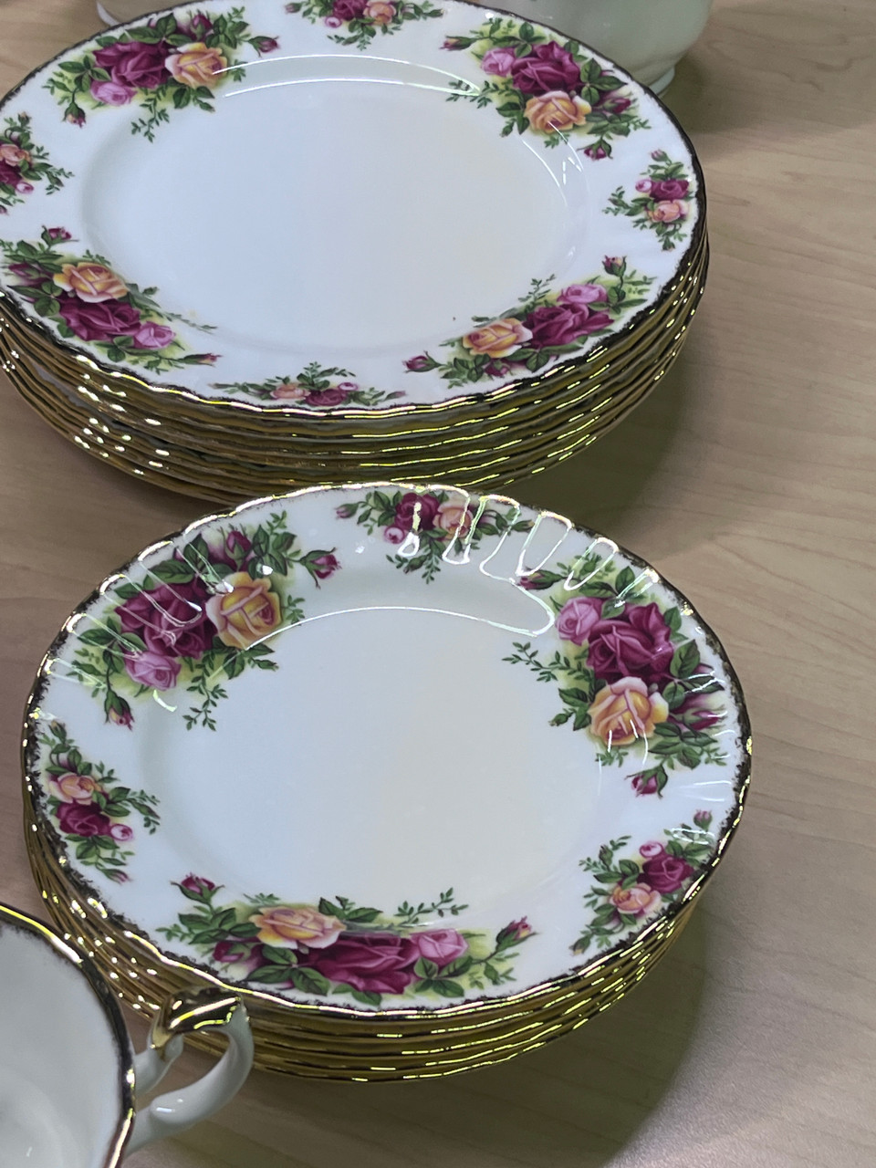 Royal Albert Old Country Roses 6 Place Setting Set