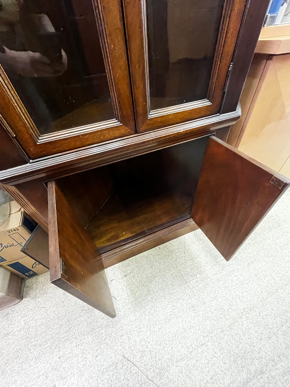 Vintage Mahogany Corner Hutch/Display