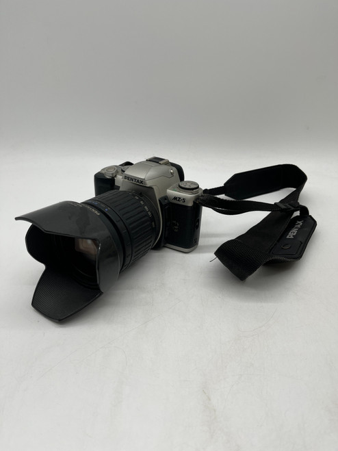 Pentax MZ-5 35mm Camera with Pentax 28-200 Lens