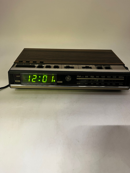 Vintage 1985 GE LED AM/FM Clock Radio Works