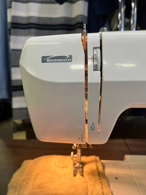 Kenmore 386-17624 Sewing Machine for Parts or Repair