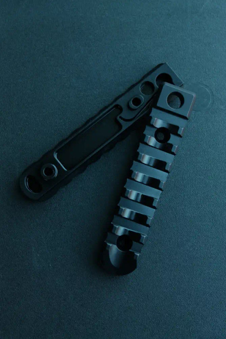 V SEVEN SCAR RAIL SECTION